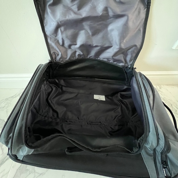 Samsonite 22 Inch Two Wheel Duffle Bag - Picture 5 of 14